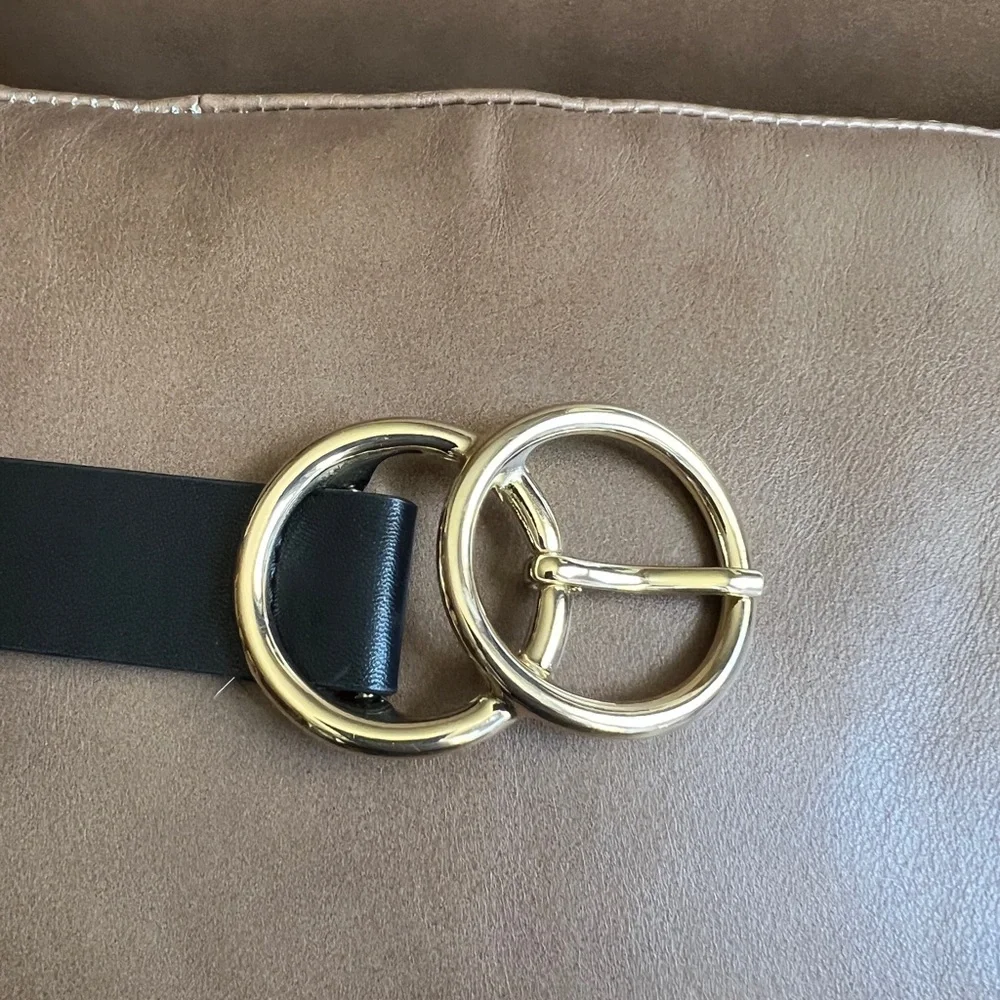 Black and gold belt